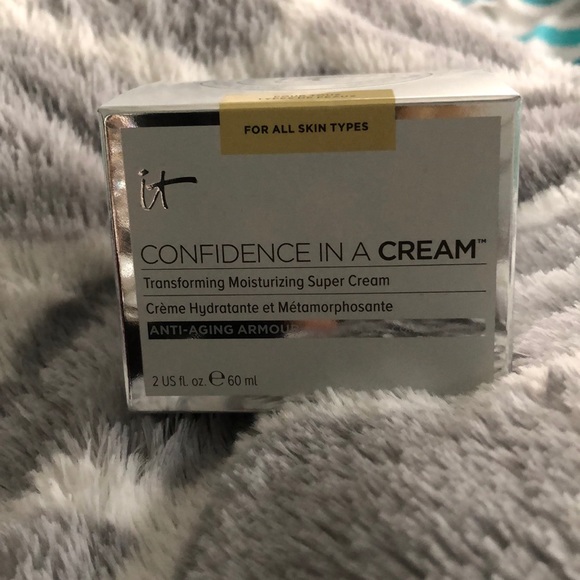 it cosmetics Other - it Cosmetics Confidence In A Cream Moisturizer it cosmetics Other - it Cosmetics Confidence In A Cream Moisturizer
